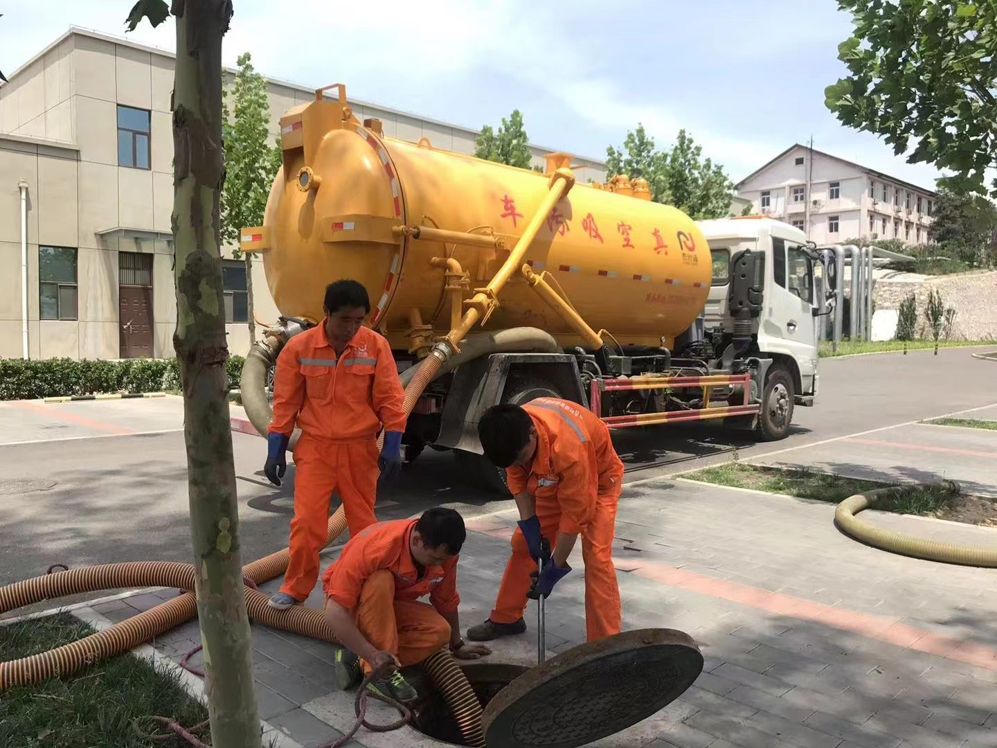 梅列化粪池清理与5-8吨吸粪车施工效率分析